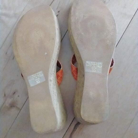 A. Giannetti made in Italy Orange Thongs on Wedges Sandals - Picture 4 of 5